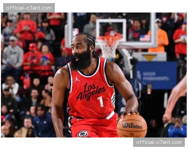 哈登骑士生涯得分新高30分 后场组织与得分兼顾